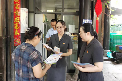 這個(gè)夏天，古鎮(zhèn)來(lái)了新“游客”——法律咨詢服務(wù)
